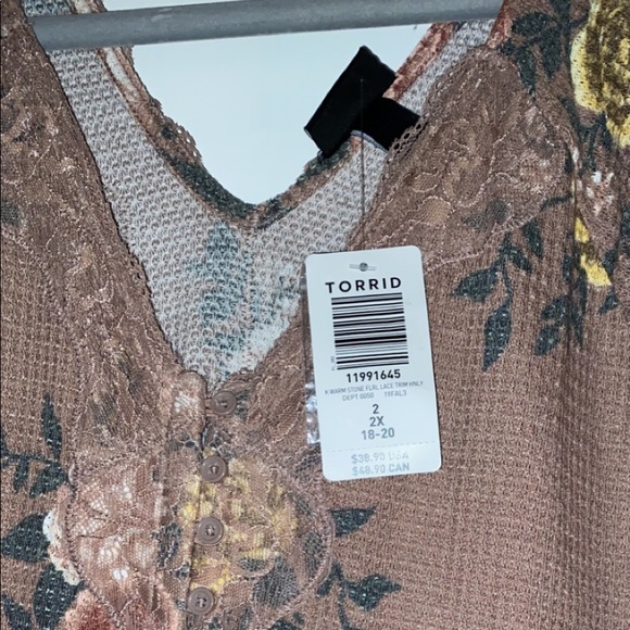 Size 2 Torrid floral top - Picture 3 of 3